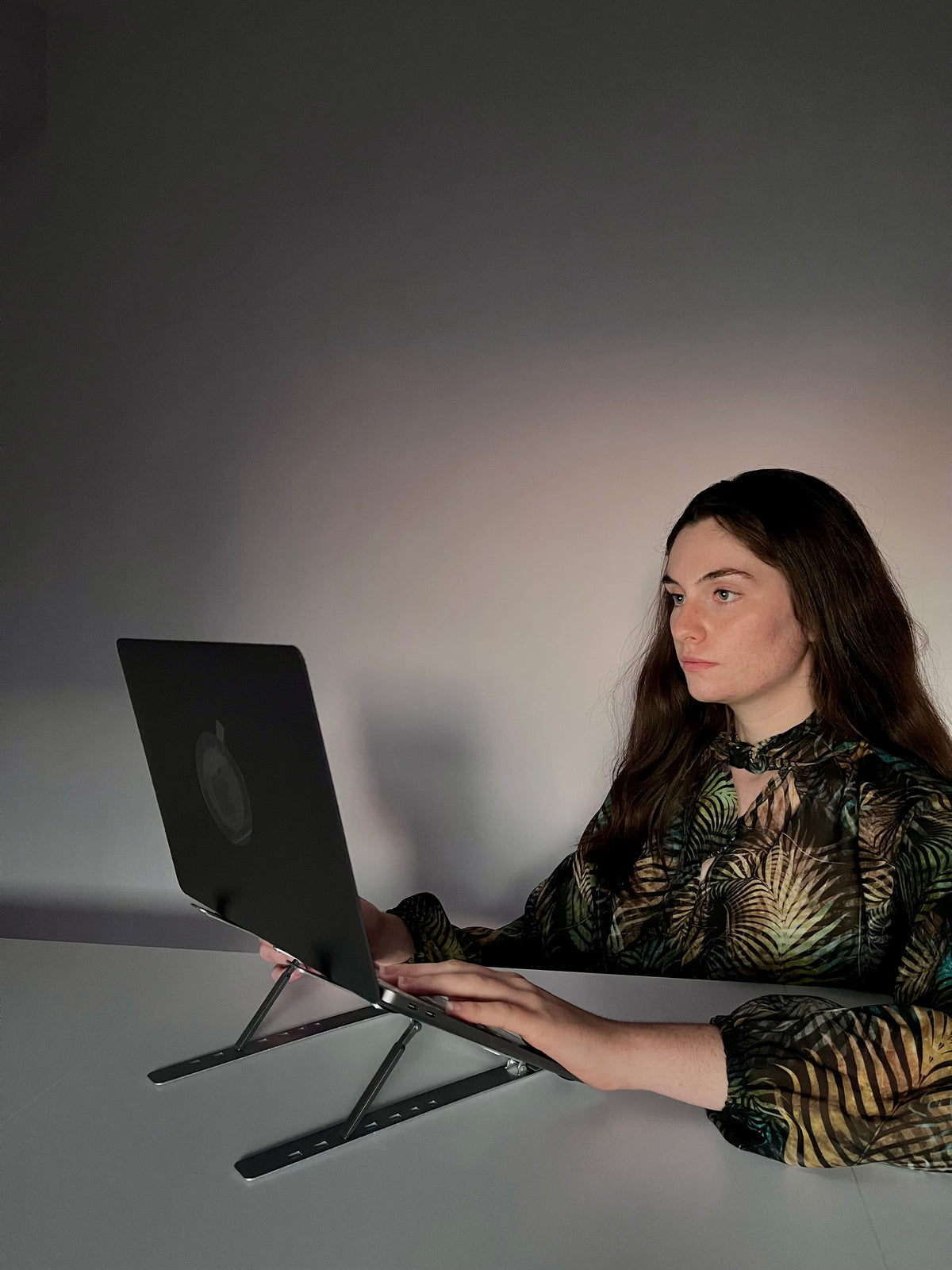 Support d'ordinateur en Aluminium | Ergonomique, Pliable & Réglable